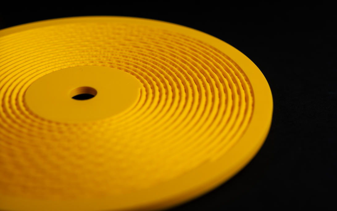 Close view of the grooves on a printed Kräftsound disc